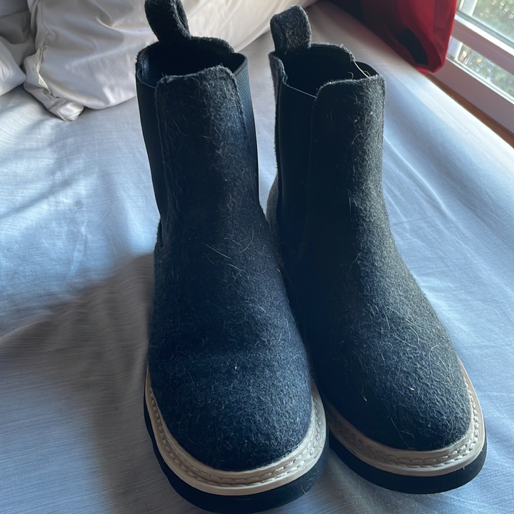 Target Wool Boots size 6. Barely worn - Picture 4 of 4